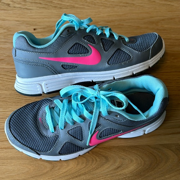 Nike Revolution Running Shoe - Picture 1 of 10